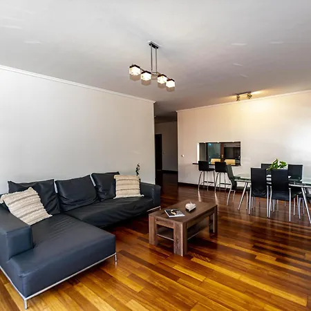 Sunscape - 2 Bdr, Avenida Infante, Front Of Savoy Palace Apartment *