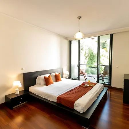 Sunscape - 2 Bdr, Avenida Infante, Front Of Savoy Palace Apartment *
