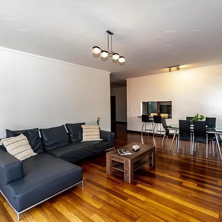 Sunscape - 2 Bdr, Avenida Infante, Front Of Savoy Palace Apartment *