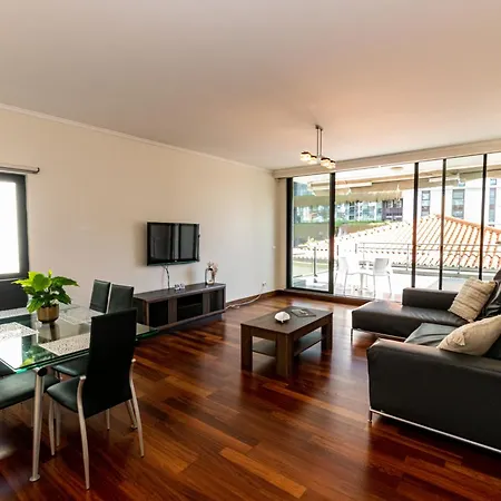 Sunscape - 2 Bdr, Avenida Infante, Front Of Savoy Palace Apartment *